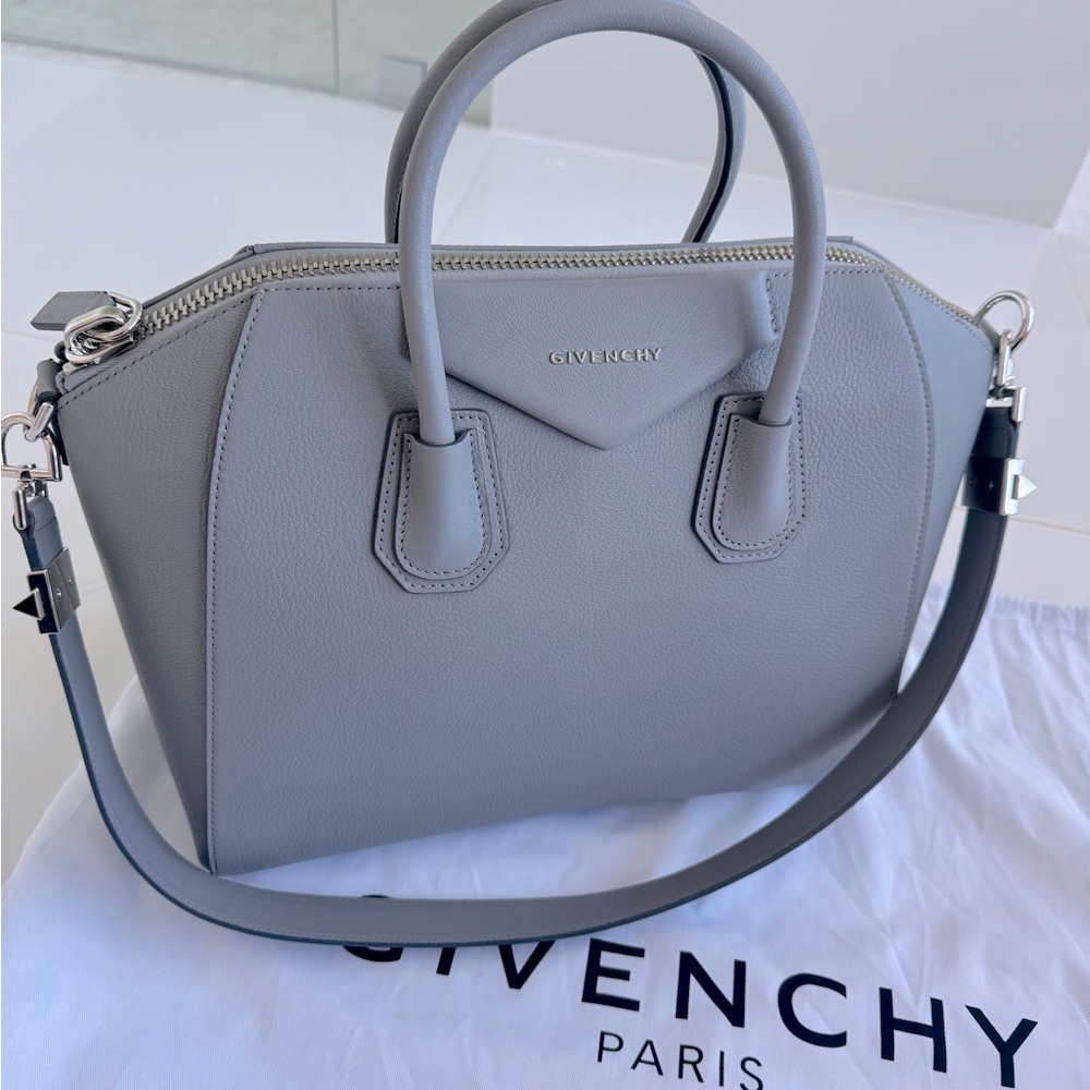 *NWT* Givenchy Medium Antigona bag